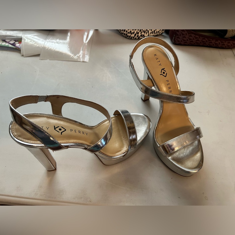 Katy Perry Collections Naomi size 9 Metallic Silver 4 1/2 inch platform Heels